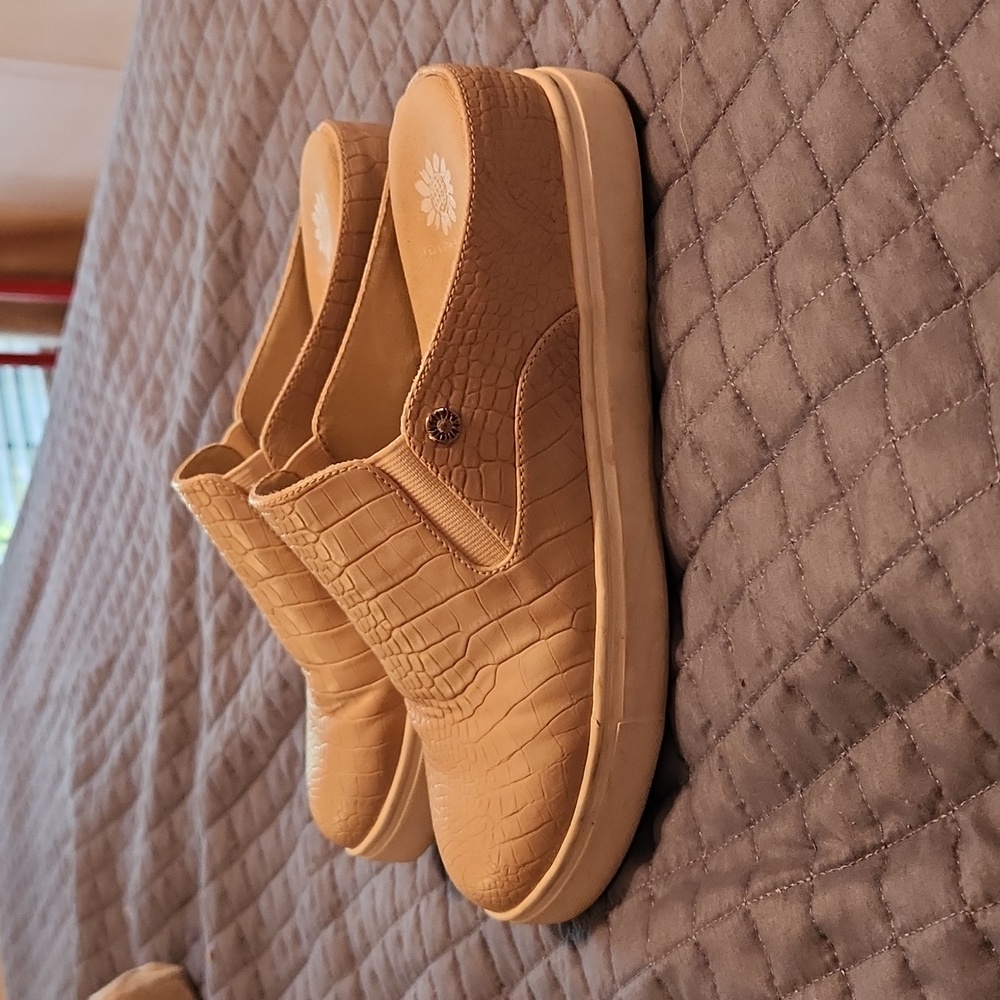 Yellow Box mules - Picture 2 of 3